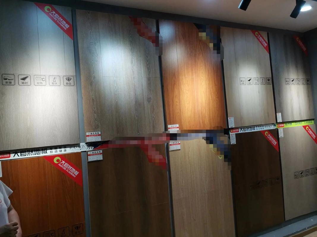 大自然地板·木门(潼南工厂直营店)新品上样，塑胶地板引领家居新潮流